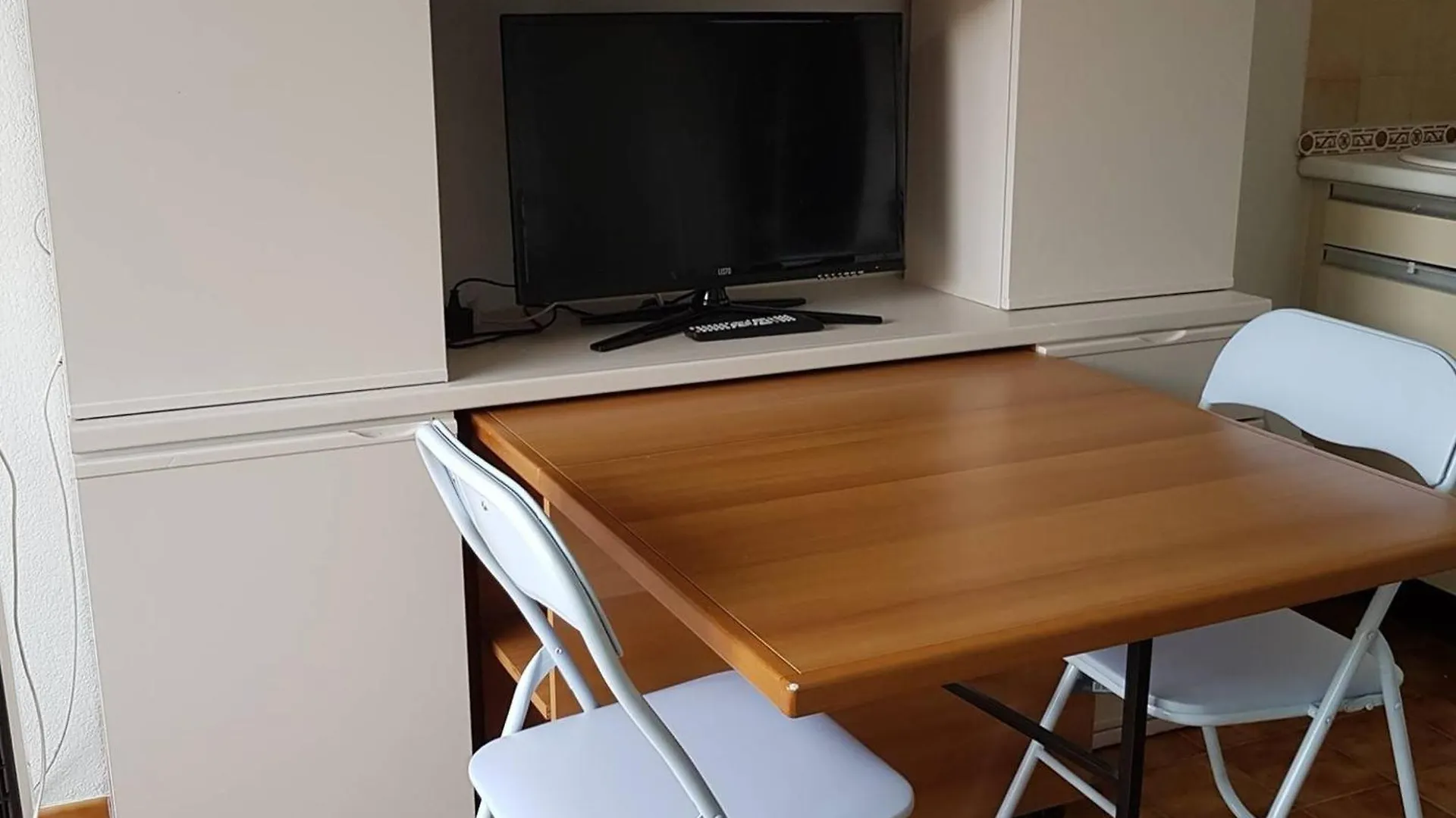 Studio Cozy Avec Loggia A 2 Pas De La Plage, Parking Inclus - Bormes-Les-Mimosas - Fr-1-251-714 0*,