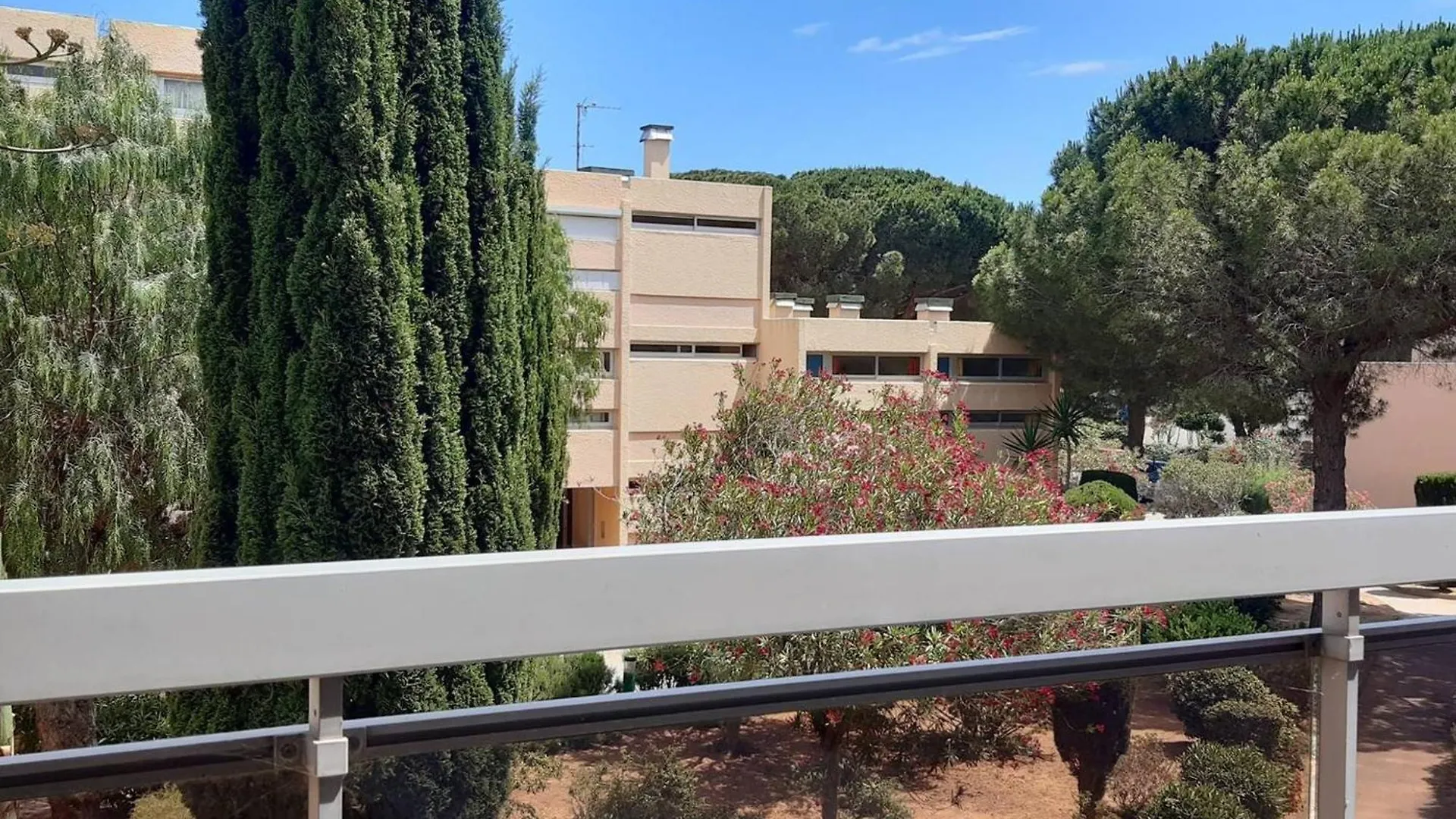 Apartment Studio Cozy Avec Loggia A 2 Pas De La Plage, Parking Inclus - Bormes-Les-Mimosas - Fr-1-251-714