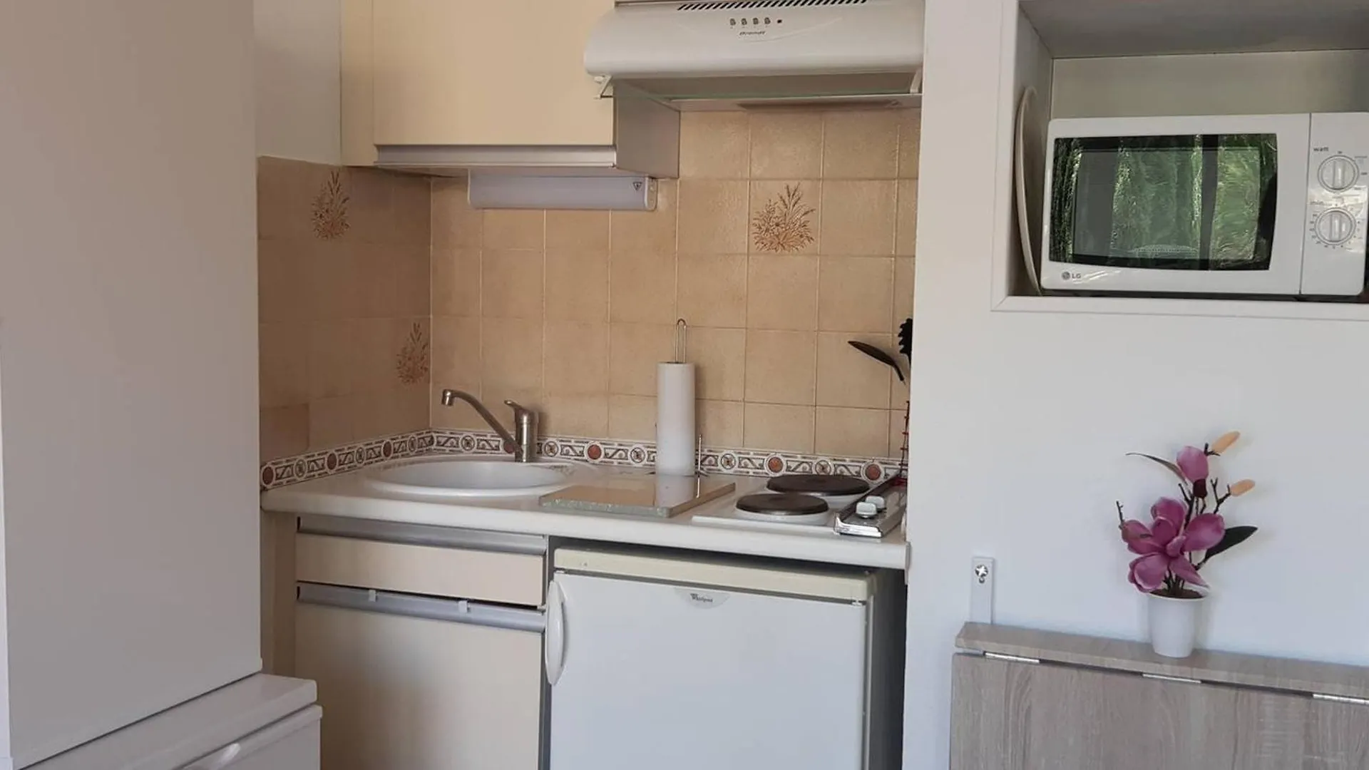 Studio Cozy Avec Loggia A 2 Pas De La Plage, Parking Inclus - Bormes-Les-Mimosas - Fr-1-251-714 0*,  France
