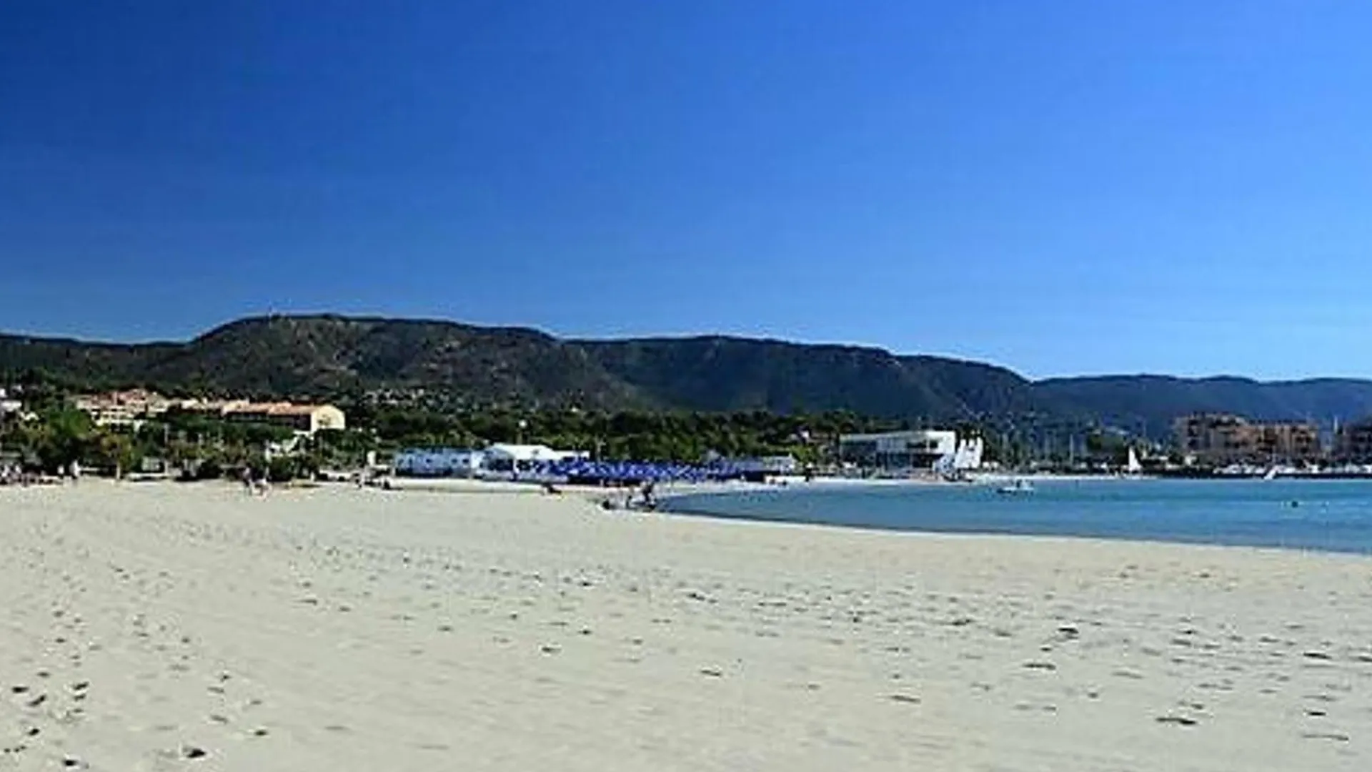 Apartment Studio Cozy Avec Loggia A 2 Pas De La Plage, Parking Inclus - Bormes-Les-Mimosas - Fr-1-251-714